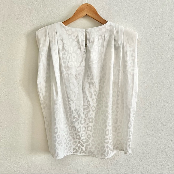Entro Boutique White Leopard Satin Top Sz S NWT - Picture 5 of 5